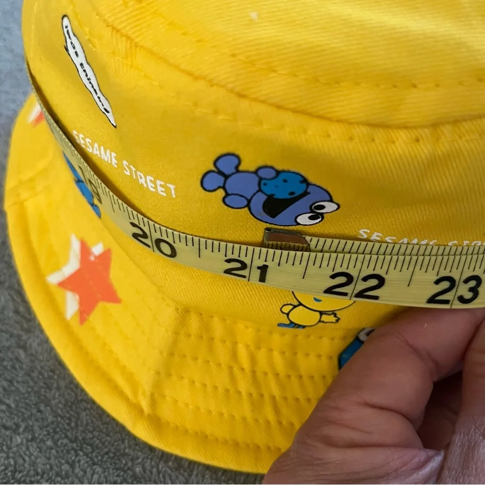 New with out Tags Yellow Elmo Bucket Hat Sun Hat UV Beach Hat